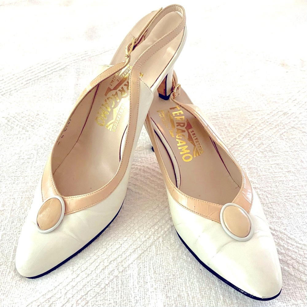 Salvatore Ferragamo Two Tone Cream Slingback Pumps Vintage Style Size 9